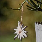 Décoration bois sculpté Edelweiss à suspendre Décoration bois sculpté Edelweiss à suspendre
