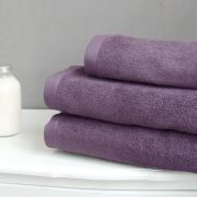 Drap de bain éponge Liou uni 685 gr prune 100x150 - Liou