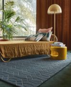 Tapis Ludo tricoté machine en polyester recyclé bleu 170x240 - Toulemonde Bochart