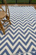 Tapis Zig Zag motifs chevrons bicolores blancs et bleus océan 170x240 - Toulemonde Bochart