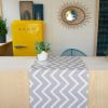 Chemin de table Chevron beige coton enduit ourlé
