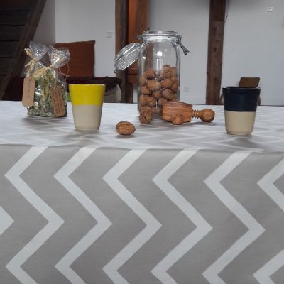 Nappe Chevrons beige coton enduit non ourlée 160x200 - Fleur de Soleil