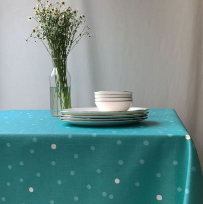 Nappe Confettis turquoise coton enduit ourlée 160x240 - Fleur de Soleil
