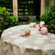 Nappe Pavots Beige coton enduit ourlée 160x160 - Fleur de Soleil