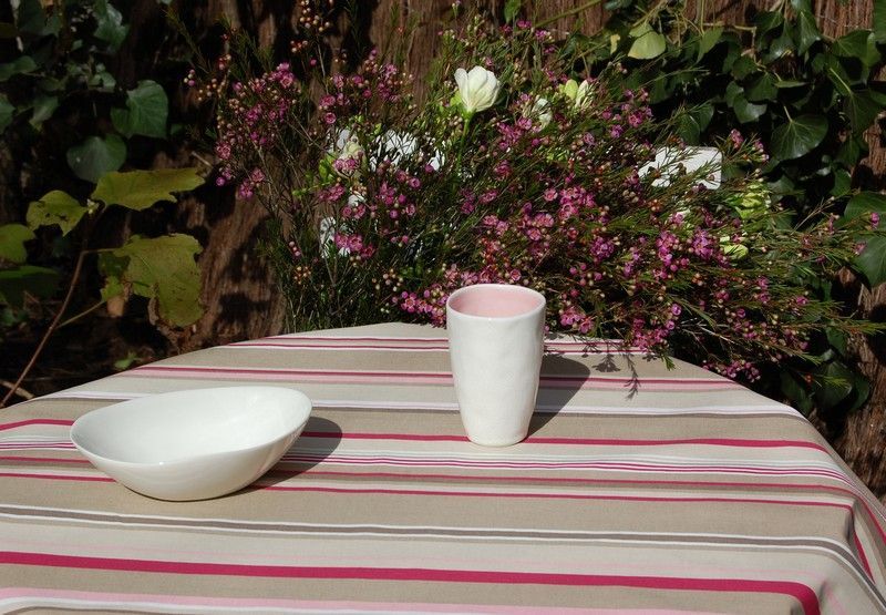 Nappe Rayure taupe/rose coton enduit ourlée ovale 160x200 - Fleur de Soleil