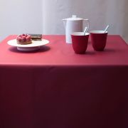 Nappe Unis rouge coton enduit non ourlée 120x120 - Fleur de Soleil