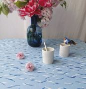 Nappe Vagues bleu coton enduit non ourlée 160x240 - Fleur de Soleil