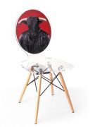 Chaise Graph en acrylique pieds bois taureau fond rouge - Acrila Concept