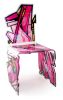 Chaise Streetart en acrylique rose, design Christophe Bernard