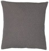 Coussin Maïa en coton stonewashed coloris Tourterelle 45x45 - Vivaraise