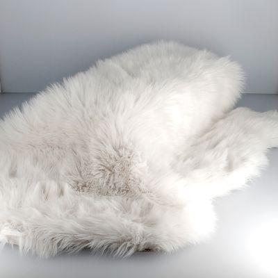 Carpette en polyester fourrure synthétique blanche 90x60 - Créations Léonie’s France