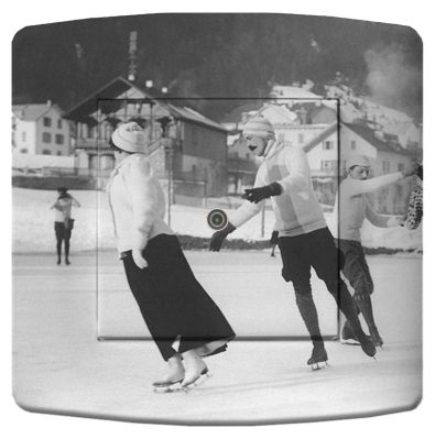 Prise déco Ski / Patineurs TV - La Maison de Gaspard