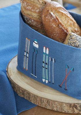 Corbeille à pain Lunch Time bleu brodé skis rétro coton chambray 14x20x14 - Sylvie Thiriez