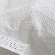 Taie de traversin brodée Anecdotes en percale blanche 43x185 - Sylvie Thiriez