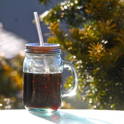 Mug jar bocal verre recyclé à couvercle + paille, motif floral en relief - Les Sculpteurs du lac