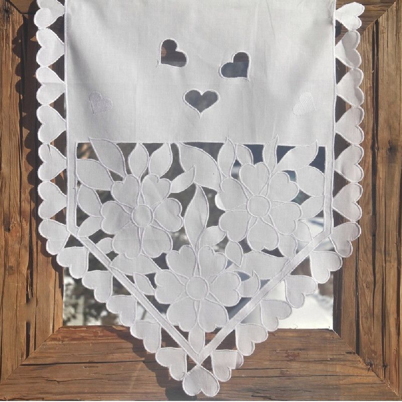 Rideau brise bise triangle blanc Coeurs et fleurs ajourés coton - Les Sculpteurs du lac
