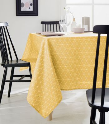 Nappe Paco Maïs polyester motifs triangles jaunes 150x250 - Tradilinge