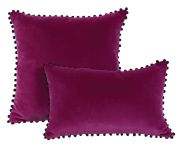 Coussin velours fuchsia + pompons noirs Farandole 45x30 - Autrement dit