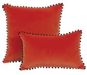 Coussin velours orange + pompons noirs Farandole 45x30 - Autrement dit